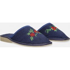 Granatowe kapcie haftowane casu d-k-59. Kapcie damskie Casu. Za 29,99 zł.