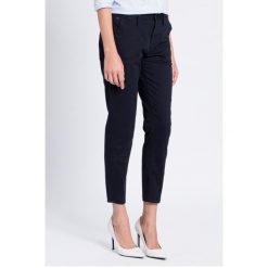 G-Star Raw - Spodnie. Niebieskie spodnie damskie G-Star RAW, bez wzorów, z bawełny, eleganckie. W wyprzedaży za 299,90 zł.