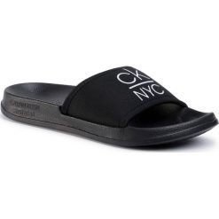 Klapki CALVIN KLEIN SWIMWEAR - Slide KW0KW01054 BEH. Czarne klapki damskie Calvin Klein Swimwear, bez wzorów, z tworzywa sztucznego, bez obcasa. Za 179,00 zł.