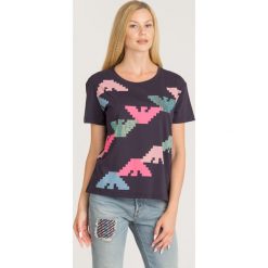 T-SHIRT EMPORIO ARMANI. Niebieskie t-shirty damskie Emporio Armani, z nadrukiem, z bawełny, z okrągłym kołnierzem. Za 759,00 zł.