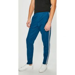 Adidas Originals - Spodnie. Niebieskie spodnie męskie adidas Originals, na co dzień, s, bez wzorów, z bawełny, casualowe. Za 249,90 zł.