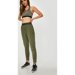 Puma - Spodnie. Zielone spodnie sportowe damskie marki Puma, l, z dzianiny. W wyprzedaży za 159,90 zł.