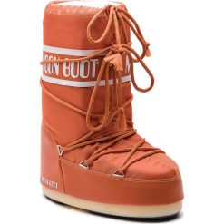 Śniegowce MOON BOOT - Nylon 14004400076 Orange M. Pomarańczowe śniegowce damskie marki Moon Boot, na zimę, ze skóry ekologicznej. W wyprzedaży za 229,00 zł.