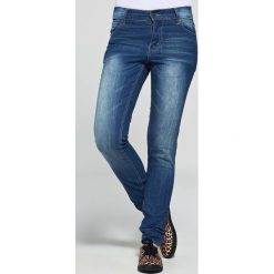 Cheap Monday- Jeansy Ski Wash. Szare jeansy damskie relaxed fit marki Cheap Monday, z obniżonym stanem. W wyprzedaży za 39,90 zł.