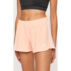 Adidas Performance - Szorty. Różowe spodenki sportowe damskie adidas Performance, s, z aplikacjami, z poliesteru, sportowe. Za 99,90 zł.