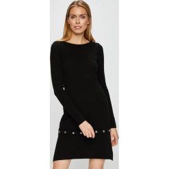 Pinko - Sukienka. Czarne sukienki damskie Pinko, na co dzień, s, bez wzorów, z elastanu, casualowe, z okrągłym kołnierzem, z długim rękawem, długie, midi, proste. W wyprzedaży za 799,90 zł.