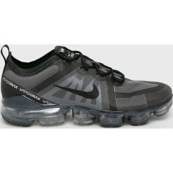 Nike Sportswear - Buty VaporMax 2019. Szare buty sportowe męskie Nike Sportswear, z gumy, na sznurówki. Za 799,90 zł.