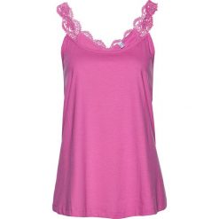 Top z koronką bonprix jasny fuksja. Różowe bluzki damskie bonprix, w koronkowe wzory, z koronki, bez kołnierzyka. Za 34,99 zł.