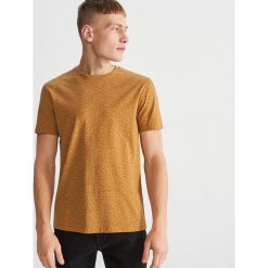 T-shirt z mikroprintem - Beżowy. Brązowe t-shirty męskie marki Reserved, s, bez wzorów, bez kołnierzyka. Za 49,99 zł.