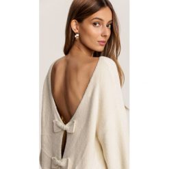 Kremowy Sweter Shirinrelle. Brązowe swetry damskie Renee, s, bez wzorów, casualowe, bez rękawów, bez kaptura. Za 149,99 zł.