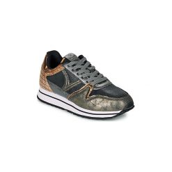 Buty Victoria COMETA MULTI. Czarne trampki i tenisówki damskie Victoria, bez wzorów, bez zapięcia. Za 259,00 zł.