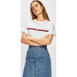 Levi's - Top. Białe bluzki damskie marki Levi's®, s, z nadrukiem, z bawełny, casualowe, z okrągłym kołnierzem, z krótkim rękawem. Za 119,90 zł.