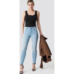NA-KD Jeansy Skinny Mid Waist Front Panel - Blue. Niebieskie jeansy damskie marki NA-KD. Za 141,95 zł.