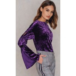 NA-KD Party Aksamitny top z szerokim rękawem - Purple. Fioletowe topy damskie NA-KD Party, bez wzorów, z elastanu, bez kołnierzyka. W wyprzedaży za 48,58 zł.