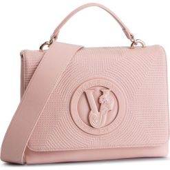 Torebka VERSACE JEANS - E1VTBBM3 71103 400. Różowe torebki klasyczne damskie Versace Jeans, bez wzorów, z jeansu, klasyczne, bez dodatków. W wyprzedaży za 439,00 zł.