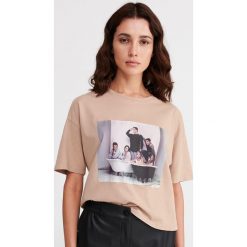 T-shirt Friends - Beżowy. Brązowe t-shirty damskie Reserved, s, bez wzorów, bez kołnierzyka. Za 49,99 zł.