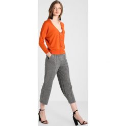 Noa Noa Kardigan rust. Pomarańczowe bluzy damskie marki Noa Noa, l, bez wzorów, z wiskozy. Za 679,00 zł.