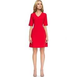 GEORGETTE Trapezowa sukienka z krótkim rękawem - czerwona. Brązowe sukienki mini marki bonprix, z nadrukiem, z bawełny, z dekoltem w serek, dopasowane. Za 159,90 zł.