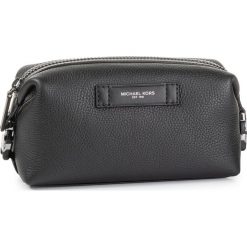 Kosmetyczka MICHAEL MICHAEL KORS - Toiletry Kit 33F9LACV1L Black. Czarne kosmetyczki męskie MICHAEL Michael Kors, bez wzorów, ze skóry. Za 769,00 zł.