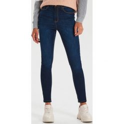 Jeansy high waist - Granatowy. Niebieskie jeansy damskie Cropp, z podwyższonym stanem. Za 119,99 zł.