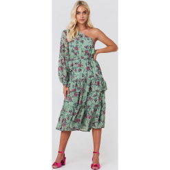 Andrea Hedenstedt x NA-KD Sukienka midi na jedno ramię - Multicolor. Szare sukienki na komunię marki Andrea Hedenstedt x NA-KD, z poliesteru, midi. W wyprzedaży za 64,78 zł.