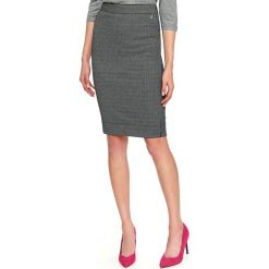 Spódnica do kolan. Czarne spódniczki damskie Top Secret, na co dzień, na zimę, bez wzorów, z tkaniny, eleganckie, midi, ołówkowe. W wyprzedaży za 44,99 zł.