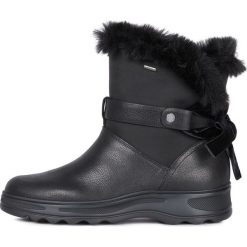 Geox śniegowce damskie Hosmos D84AUC 04611 40 czarne. Czarne śniegowce damskie Geox, na zimę, ze skóry, eleganckie, bez zapięcia. Za 599,00 zł.