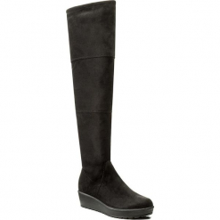 Muszkieterki TAMARIS - 1-25617-39 Black 001. Czarne kozaki damskie Tamaris, z materiału, przed kolano, na wysokim obcasie. W wyprzedaży za 229,00 zł.