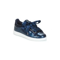 Buty Victoria DEPORTIVO CHAROL BANERAS. Niebieskie trampki i tenisówki damskie Victoria, bez wzorów, bez zapięcia. Za 299,00 zł.