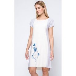 Sukienka w kolorze biało-jasnoszarym. Szare sukienki damskie Far Far Fashion, Ryłko by Agnes&Paul, na co dzień, bez wzorów, z okrągłym kołnierzem, bez rękawów, proste. W wyprzedaży za 59,95 zł.