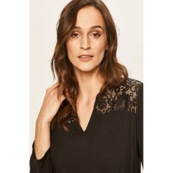 Only - Bluzka. Szare bluzki damskie ONLY, bez wzorów, z elastanu, bez kołnierzyka, bez rękawów. W wyprzedaży za 69,90 zł.