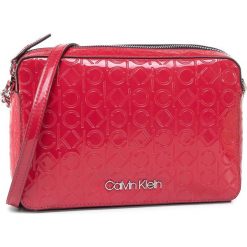 Torebka CALVIN KLEIN - Ck Must Em Ew Crossbody K60K606758 RED. Czerwone listonoszki damskie Calvin Klein, bez wzorów, ze skóry ekologicznej, bez dodatków. Za 359,00 zł.