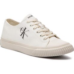 Trampki CALVIN KLEIN JEANS - Iaco Canvas S0593 Bright White. Białe półbuty męskie Calvin Klein Jeans, bez wzorów, z jeansu, bez zapięcia. Za 469,00 zł.