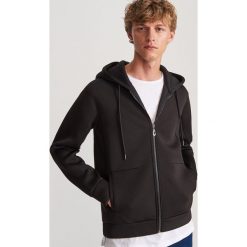Rozpinana bluza z kapturem - Czarny. Czarne bluzy męskie Reserved, s, bez wzorów, z kapturem, bez rękawów, z kapturem. Za 119,99 zł.