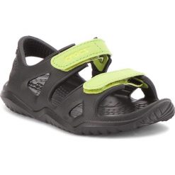 Sandały CROCS - Swiftwater River Sandal K 204988 Black/Volt Green. Czarne sandały chłopięce Crocs, ze skóry ekologicznej, na rzepy. W wyprzedaży za 89,00 zł.