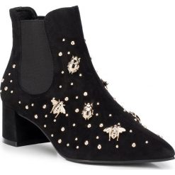 Buty damskie. Czarne botki damskie Wittchen, ze skóry, bez obcasa, na słupku, bez zapięcia. W wyprzedaży za 319,92 zł.
