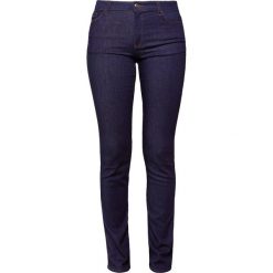 Emporio Armani Jeans Skinny Fit raw. Niebieskie rurki damskie Emporio Armani. W wyprzedaży za 399,50 zł.