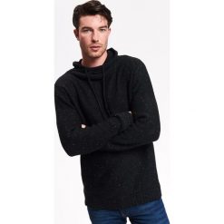 SWETER MĘSKI Z MELANŻOWEJ PRZĘDZY Z WYWIJANYM GOLFEM. Czarne golfy męskie marki Top Secret, na zimę, xxl, z jeansu. W wyprzedaży za 49,99 zł.
