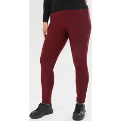 Bordowe Spodnie Elinysh. Czerwone spodnie damskie Born2be, xl, bez wzorów, z tkaniny. Za 79,99 zł.