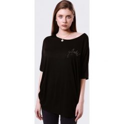Czarna Bluzka Bilk. Czarne bluzki damskie Born2be, s, bez wzorów, z okrągłym kołnierzem, z krótkim rękawem. Za 29,99 zł.