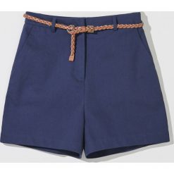 Szorty casual z paskiem - Niebieski. Niebieskie szorty damskie Mohito, bez wzorów, casualowe. Za 79,99 zł.