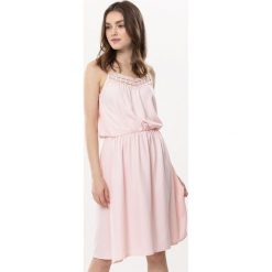 Różowa Sukienka Startin Somethin. Różowe sukienki damskie Born2be, na lato, s, bez wzorów, bez kołnierzyka, bez rękawów, mini. Za 59,99 zł.