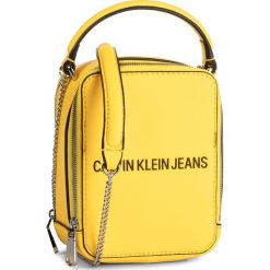 Torebka CALVIN KLEIN JEANS - Sculpted Ns Camera Bag K60K605806 ZBN. Żółte torebki klasyczne damskie Calvin Klein Jeans, bez wzorów, z jeansu, klasyczne, na ramię, bez dodatków. Za 399,00 zł.