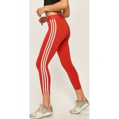 Adidas - Legginsy. Czerwone spodnie damskie Adidas, s, z aplikacjami, z elastanu. Za 129,90 zł.