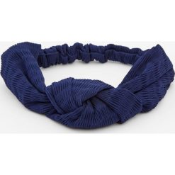 Plisowana opaska. Zielone ozdoby do włosów marki Pull&Bear. Za 24,90 zł.