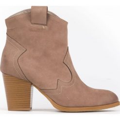 Botki kowbojki na obcasie - skóra naturalna - model 471 - kolor cappuccino. Botki damskie Zapato, ze skóry, bez obcasa, na obcasie, bez zapięcia. W wyprzedaży za 319,20 zł.