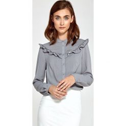 Szara bluzka w kropki z falbankami. Szare bluzki damskie NIFE, xl, bez wzorów, z poliesteru, klasyczne, z klasycznym kołnierzykiem, bez rękawów. Za 139,00 zł.