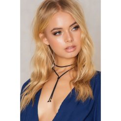 Naszyjniki damskie: NA-KD Accessories Zamszowy naszyjnik z supełkiem – Black