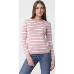 Jasnoróżowy Sweter Meghan. Różowe swetry damskie Born2be, na zimę, s, w paski, klasyczne, długie. Za 99,99 zł.