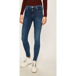 Only - Jeansy Carmen. Niebieskie jeansy damskie ONLY, z obniżonym stanem. Za 169,90 zł.